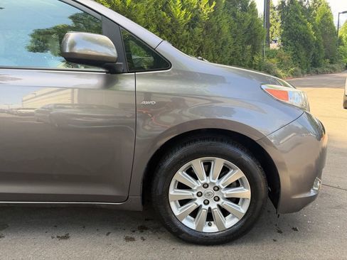 Used 2016 Toyota Sienna XLE w/ XLE Navigation Package AWD/4WD image 3