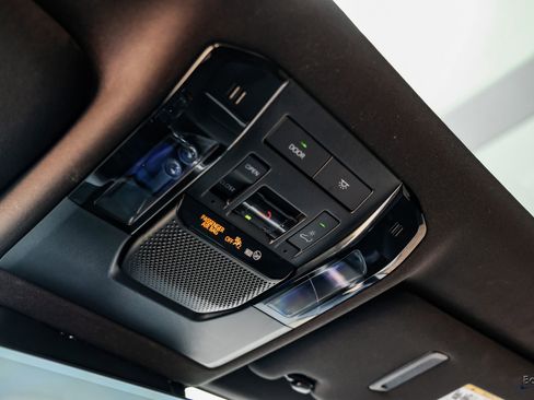 Used 2025 Lexus GX 550 w/ Accessory Package (Z1) image 34