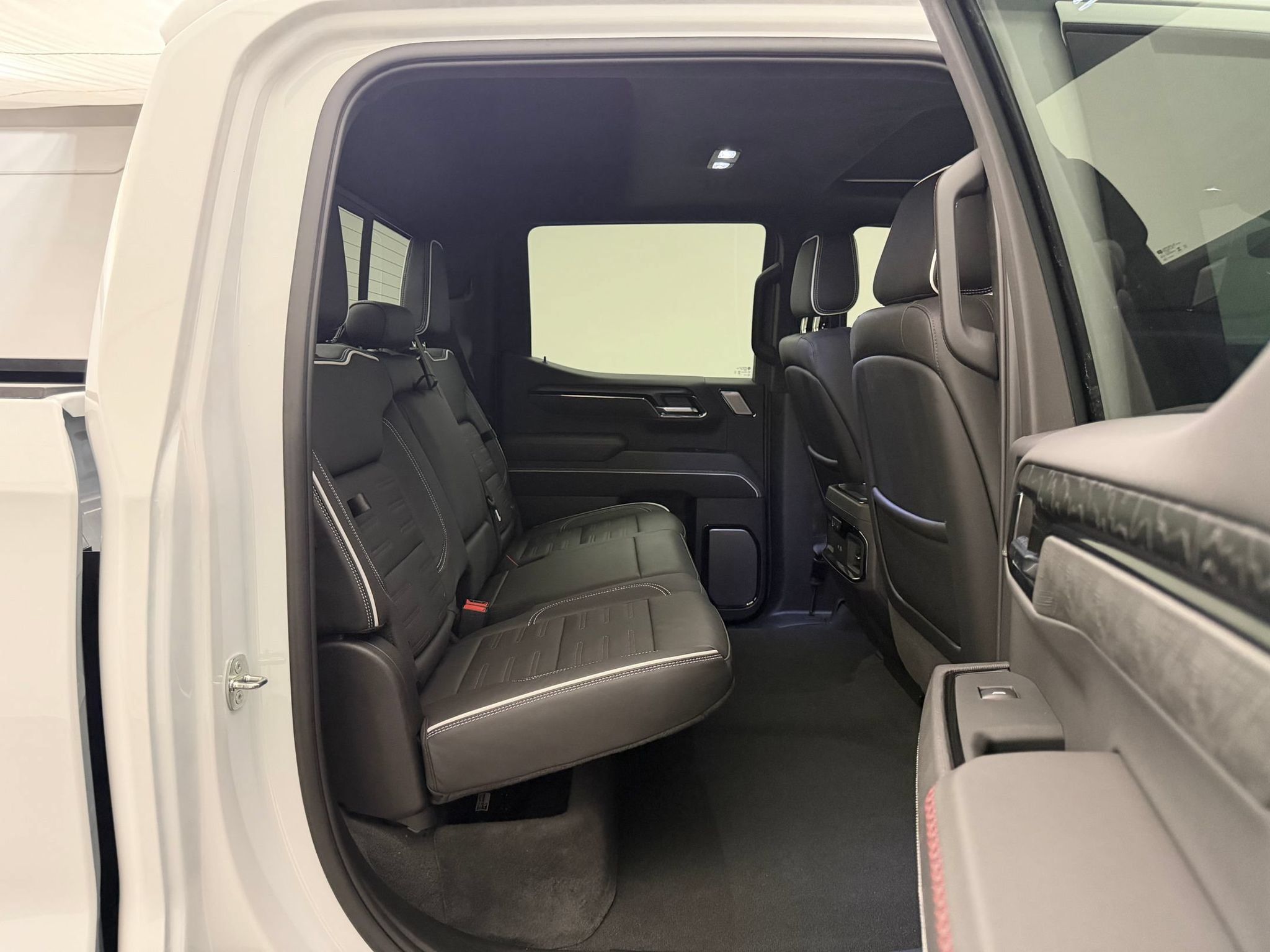 Used 2024 GMC Sierra 1500 AT4X w/ AT4X AEV Edition AWD/4WD image 30