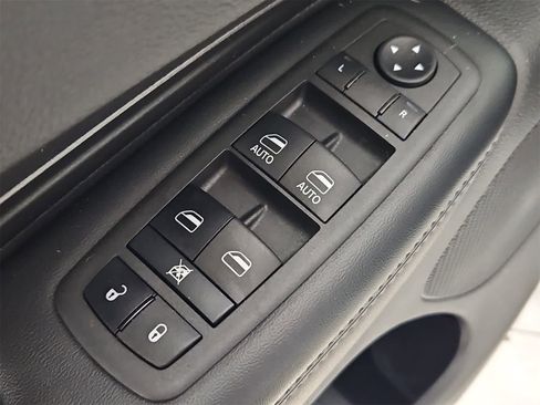 Used 2021 Dodge Durango SXT image 17