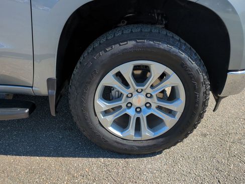 Certified 2025 Chevrolet Silverado 1500 LTZ AWD/4WD image 35