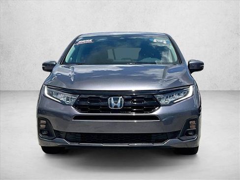 Used 2025 Honda Odyssey Touring image 3