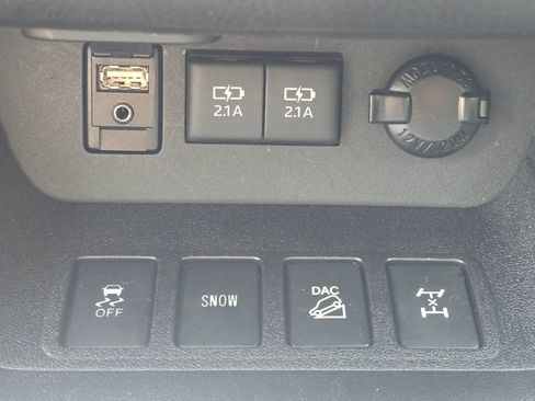 Used 2017 Toyota Highlander Limited AWD/4WD image 41