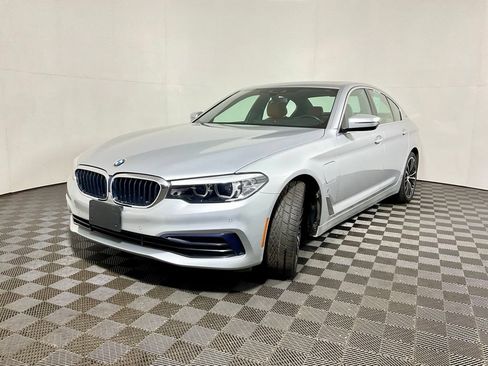 Used 2019 BMW 530e xDrive w/ Convenience Package AWD/4WD image 2