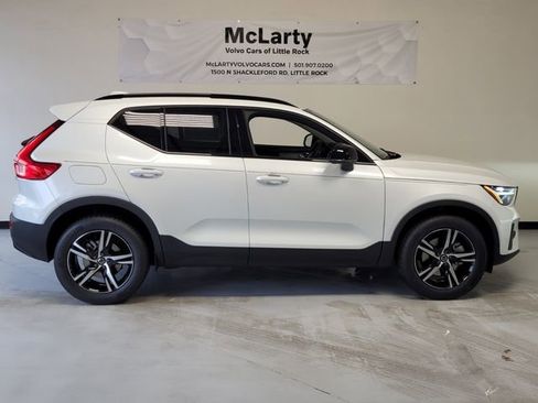 New 2026 Volvo XC40 B5 Core w/ Climate Package image 2