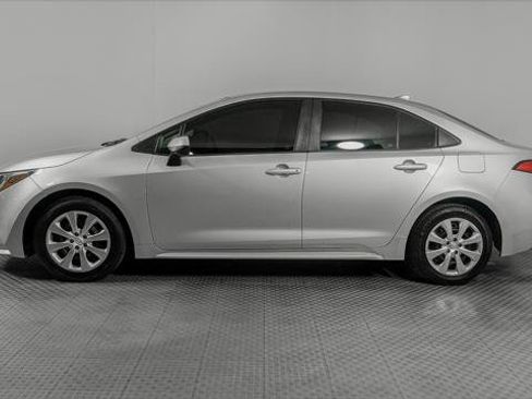 Used 2022 Toyota Corolla LE FWD image 3
