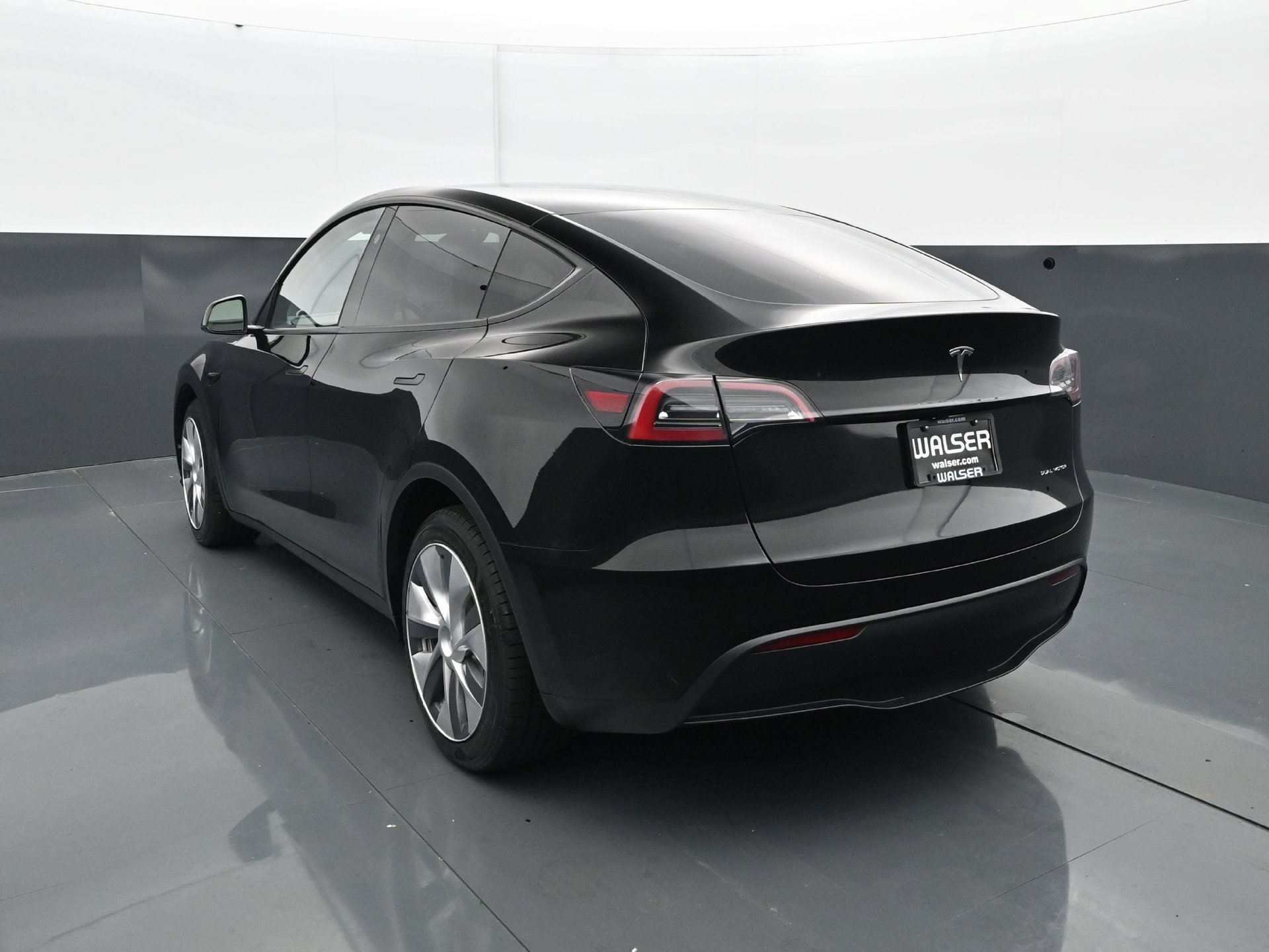 Used 2023 Tesla Model Y Long Range AWD/4WD image 5
