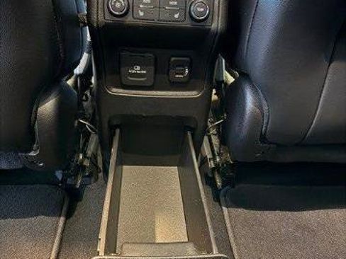 Used 2019 GMC Acadia SLT AWD/4WD image 16