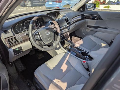 Used 2017 Honda Accord EX-L image 3