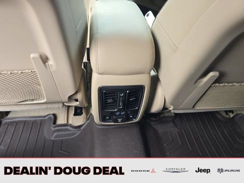 Used 2019 Jeep Grand Cherokee Overland AWD/4WD image 27
