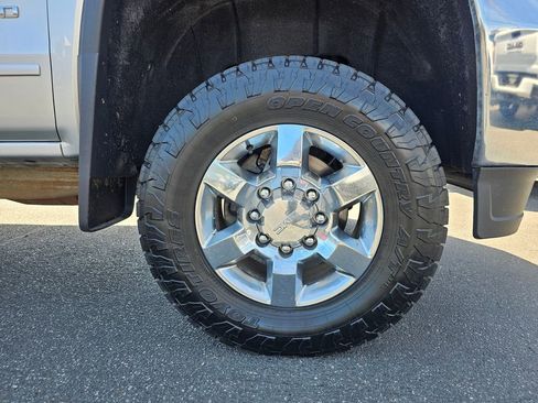 Used 2016 GMC Sierra 2500 SLE w/ SLE Preferred Package AWD/4WD image 9
