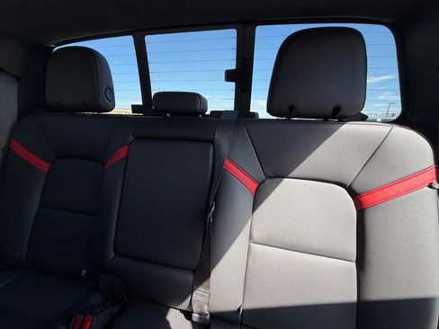 Used 2025 Chevrolet Colorado Z71 w/ Technology Package AWD/4WD image 9
