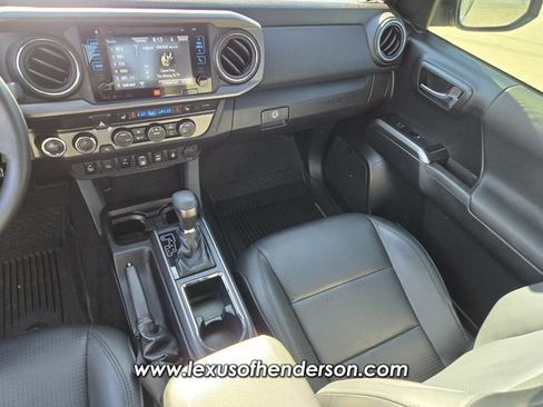 Used 2019 Toyota Tacoma TRD Off-Road AWD/4WD image 15