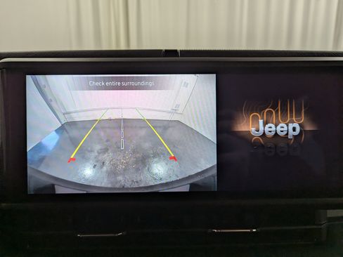 Used 2025 Jeep Wrangler Unlimited Sahara image 18