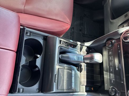 Used 2023 Lexus GX 460 Premium w/ Accessory Package AWD/4WD image 31