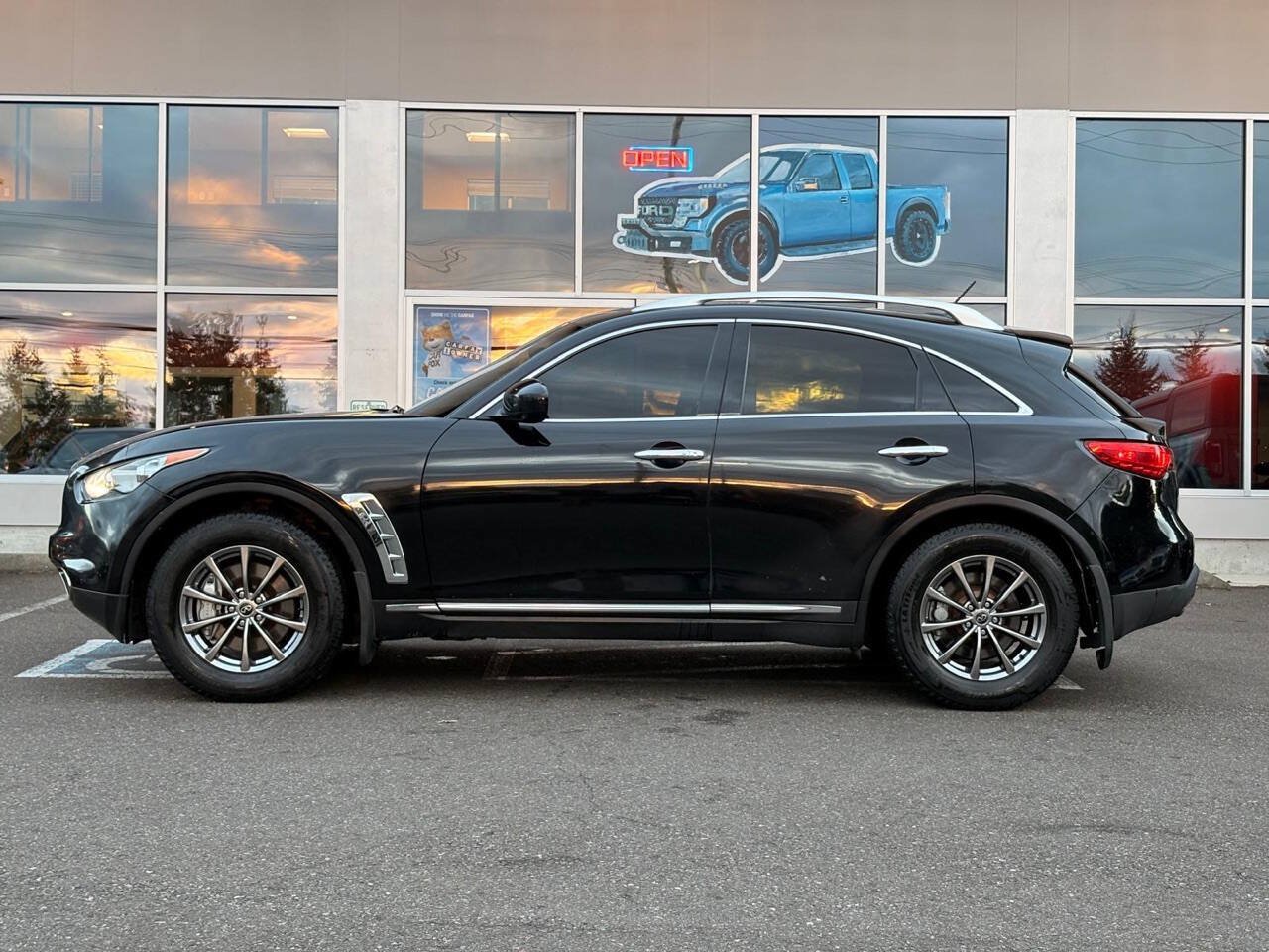 Used 2013 INFINITI FX50 AWD image 2