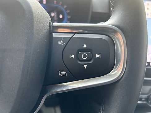 Certified 2025 Volvo XC40 B5 Plus image 34