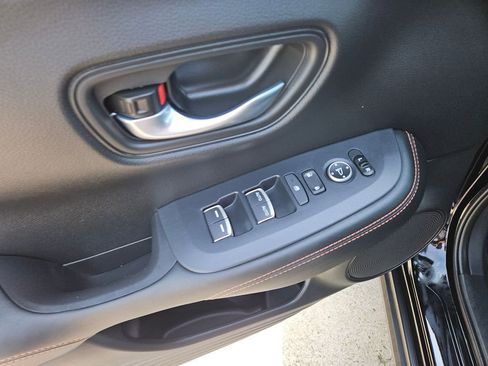 Used 2025 Honda HR-V Sport image 18