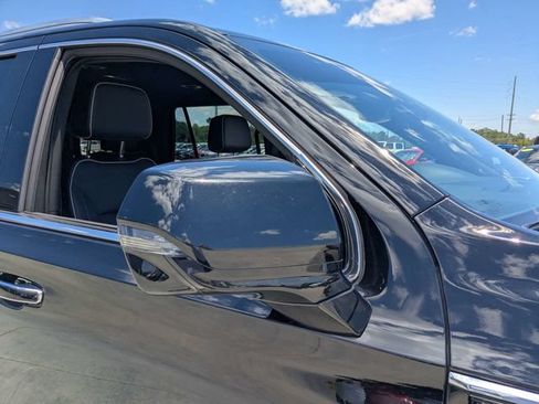 Used 2024 GMC Yukon SLT w/ SLT Luxury Package RWD image 11