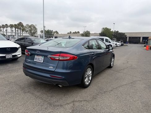 Used 2019 Ford Fusion SE FWD image 3