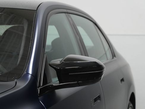 Used 2025 BMW i7 M70 w/ Executive Package image 10