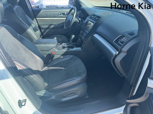 Used 2019 Ford Explorer XLT w/ Equipment Group 202A FWD image 24