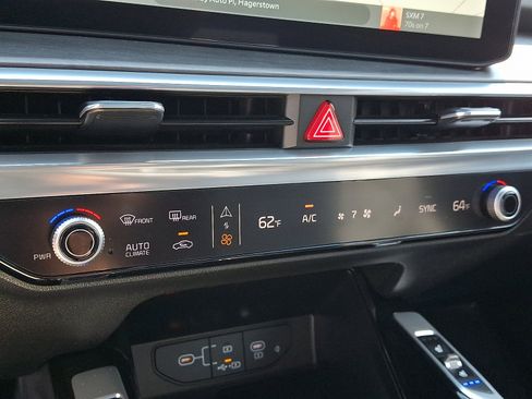 Used 2025 Kia Sorento SX Prestige AWD/4WD image 17