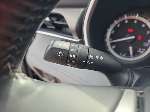 Used 2022 Toyota Highlander Limited FWD image 36