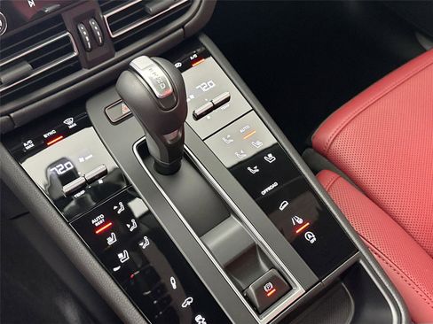 Certified 2026 Porsche Macan S AWD/4WD image 35