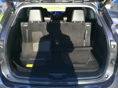 Used 2023 Toyota Highlander XLE image 35