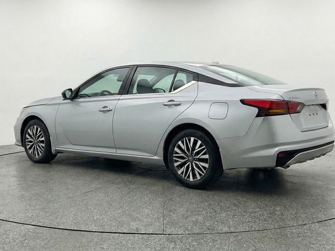 Used 2025 Nissan Altima 2.5 SV FWD image 6