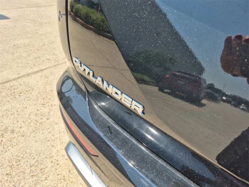 New 2025 Mitsubishi Outlander SEL image 32