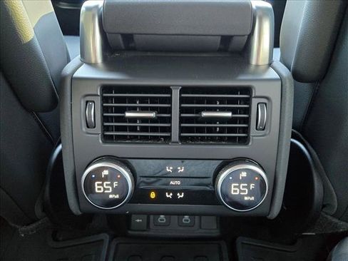 Used 2025 Land Rover Discovery Dynamic SE AWD/4WD image 18