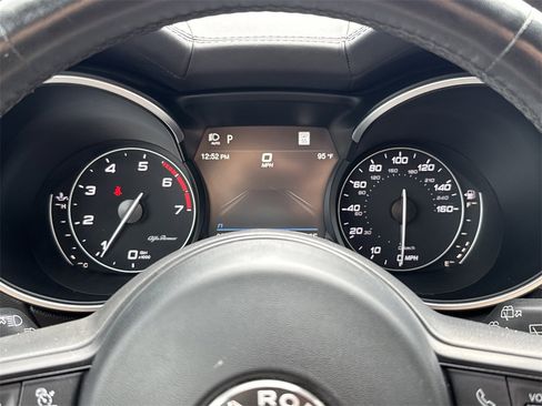 Used 2022 Alfa Romeo Stelvio Ti image 19