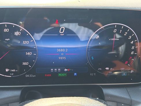 Used 2025 Mercedes-Benz GLC 350e 4MATIC image 6