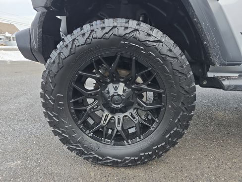 Used 2024 Jeep Wrangler Sport image 11