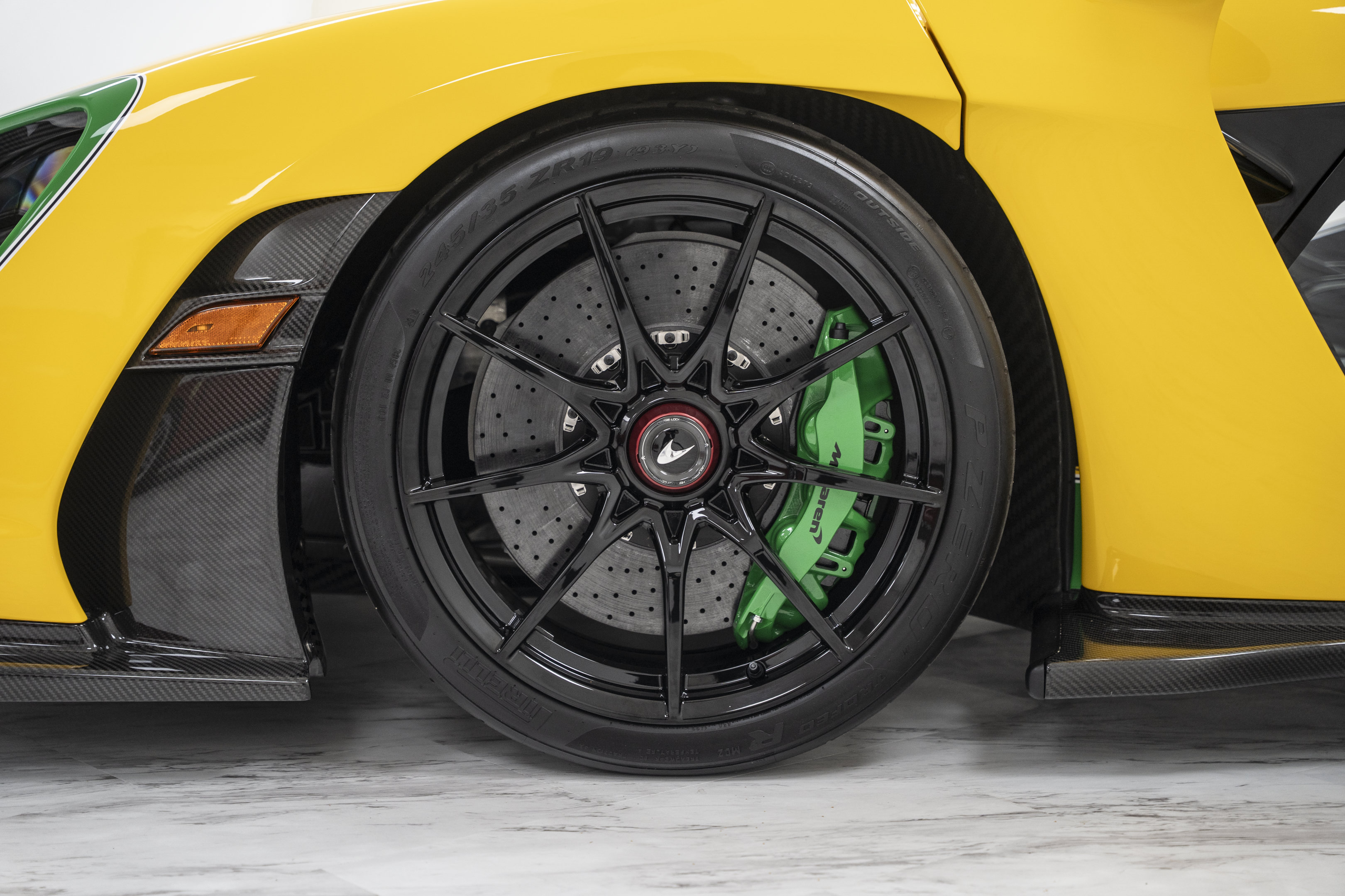 Used 2019 McLaren Senna RWD image 28