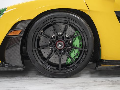 Used 2019 McLaren Senna RWD image 28