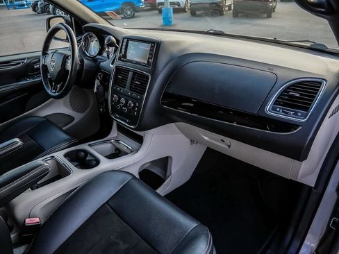 Used 2019 Dodge Grand Caravan SXT FWD image 79