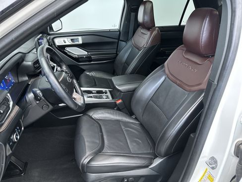 Used 2023 Ford Explorer Platinum w/ Technology Package image 12
