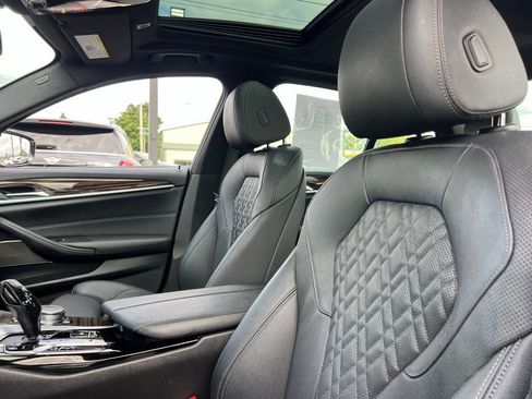 Used 2023 BMW 530e xDrive 530e iPerformance image 37