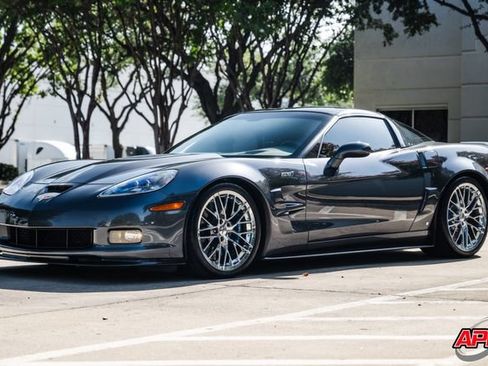 Used 2009 Chevrolet Corvette ZR1 w/ Preferred Equipment Group RWD image 5