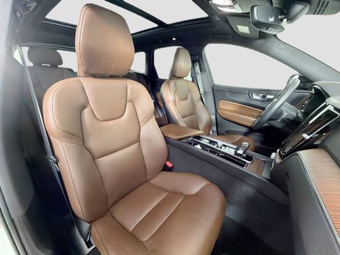 Certified 2023 Volvo XC60 B5 Plus w/ Protection Package Premier AWD/4WD image 28