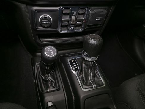 Used 2023 Jeep Wrangler Sahara image 38