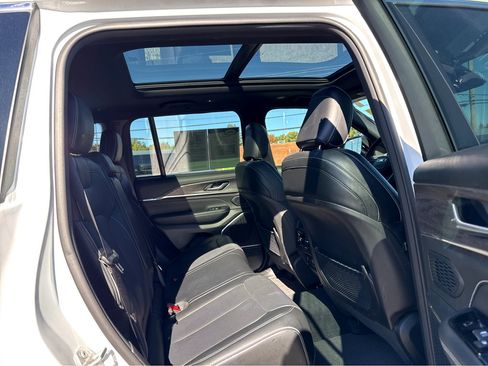 Certified 2023 Jeep Grand Cherokee Overland image 9