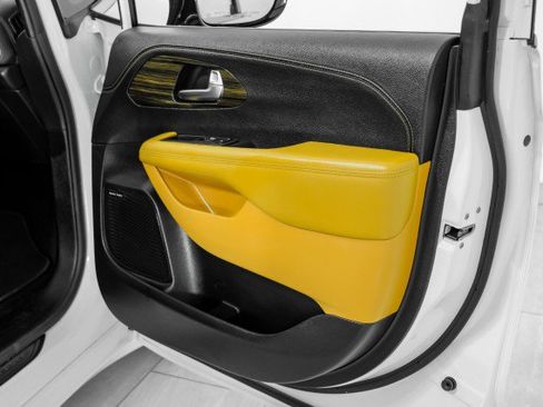 Used 2023 Chrysler Pacifica Pinnacle image 38