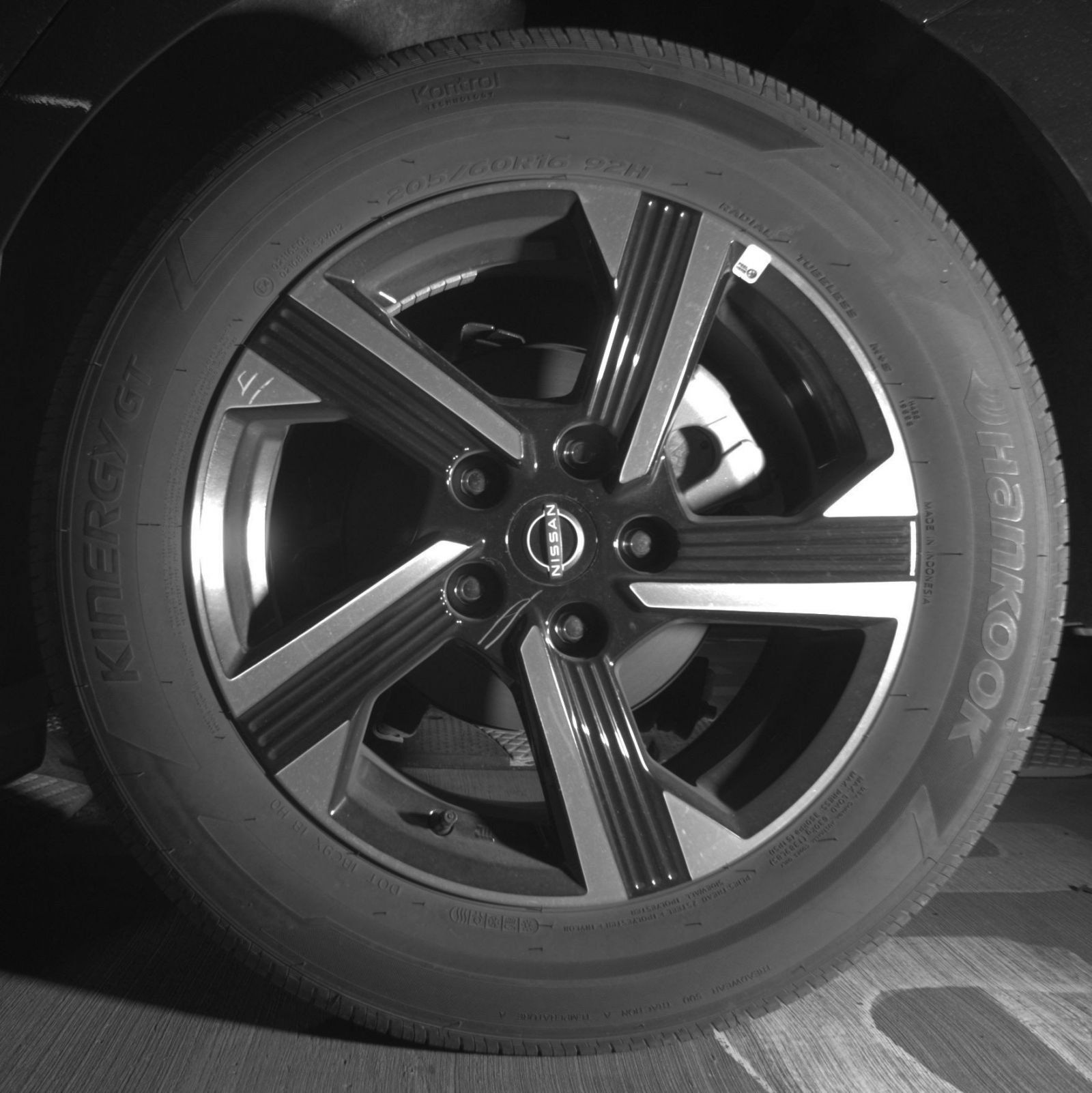 Used 2025 Nissan Sentra SV FWD image 16