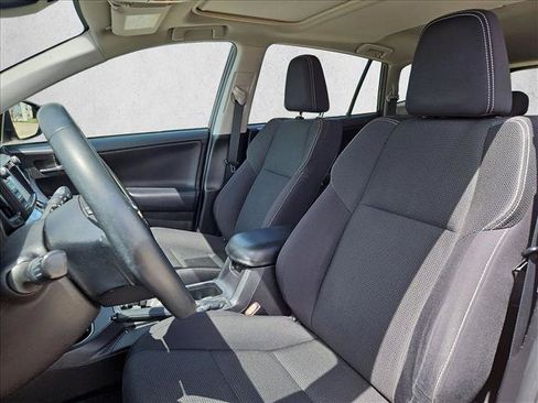 Used 2018 Toyota RAV4 XLE FWD image 15