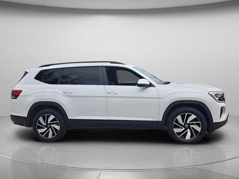 Certified 2026 Volkswagen Atlas SE w/ Panoramic Sunroof Package FWD image 4