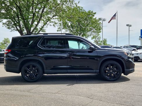 Certified 2025 Honda Pilot Black Edition image 6
